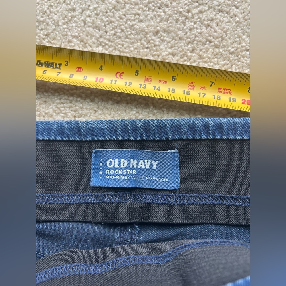 Old Navy Rockstar Mid-Rise Skinny Jeans | Size 6 Regular - Picture 6 of 7